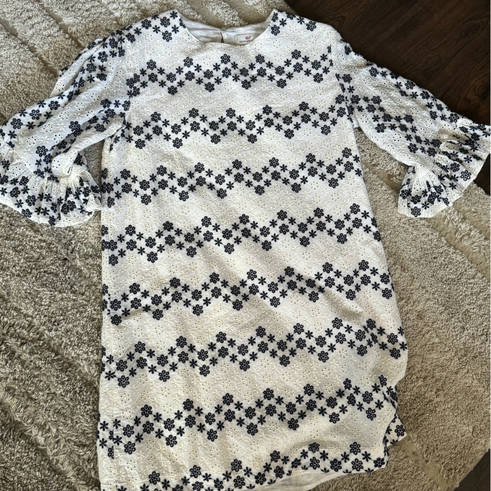Vineyard vines white and blue dress size small
